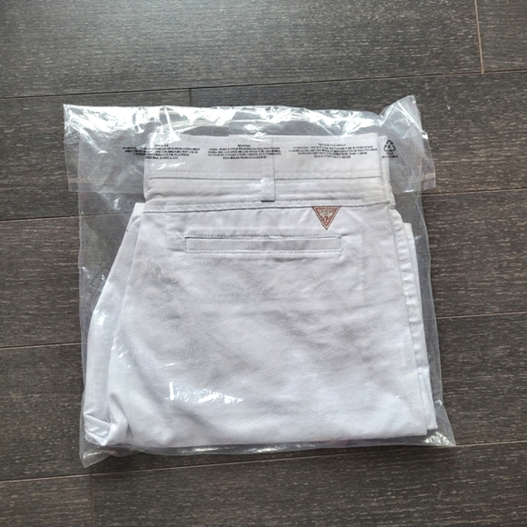 Guess ColeMan Textured Short - Picture 11 of 11